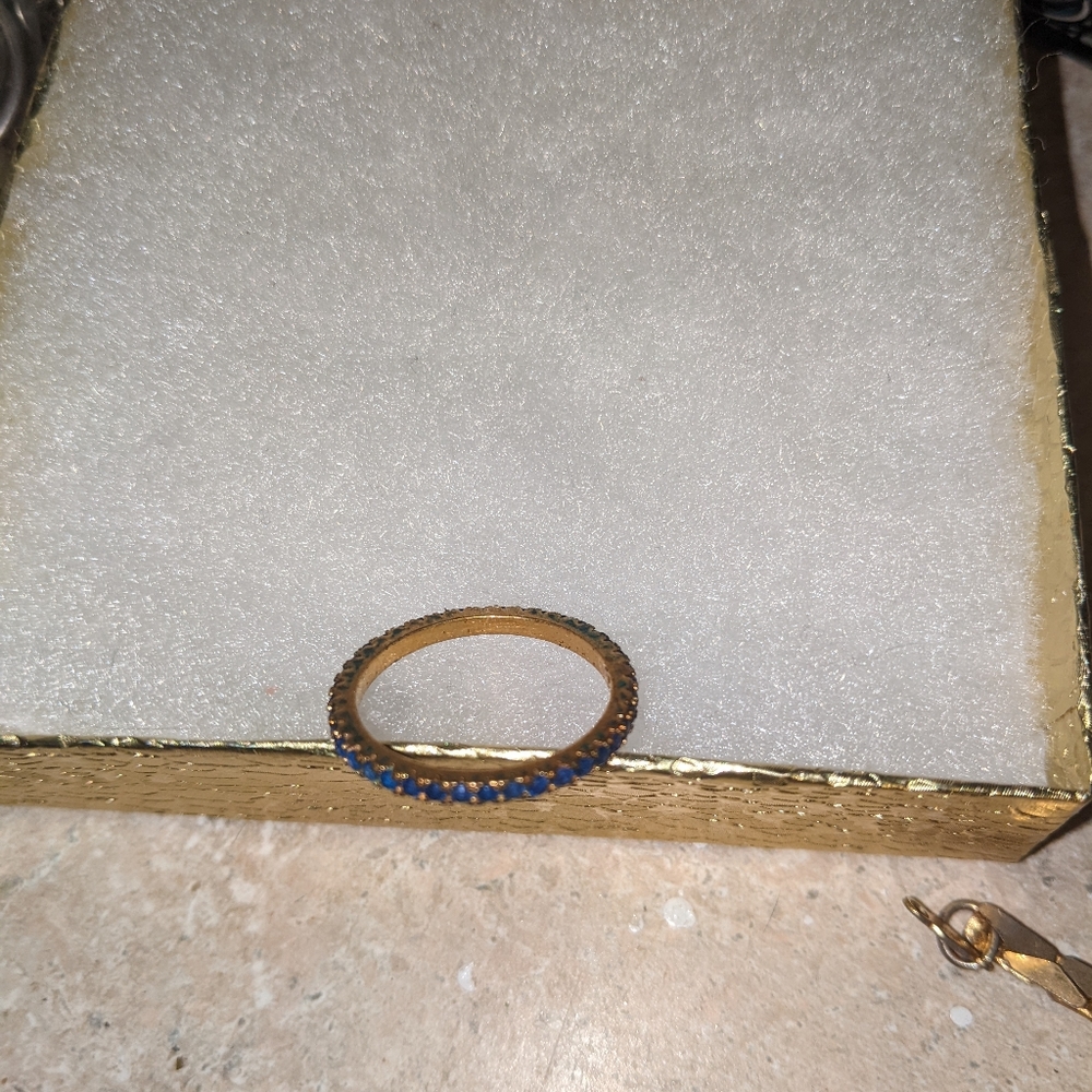 Stuff - Picture 4 of 16